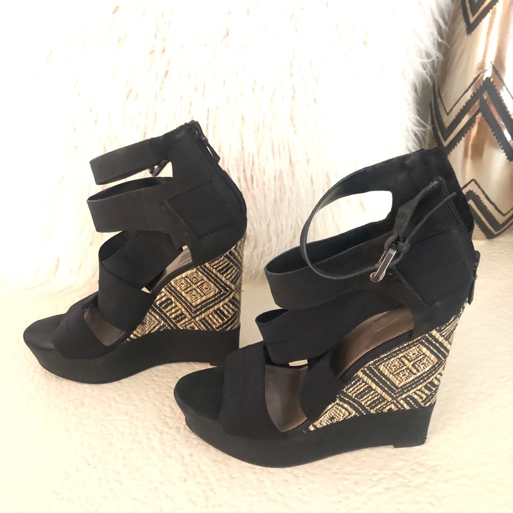 Rachel Roy Black & Beige Wedges